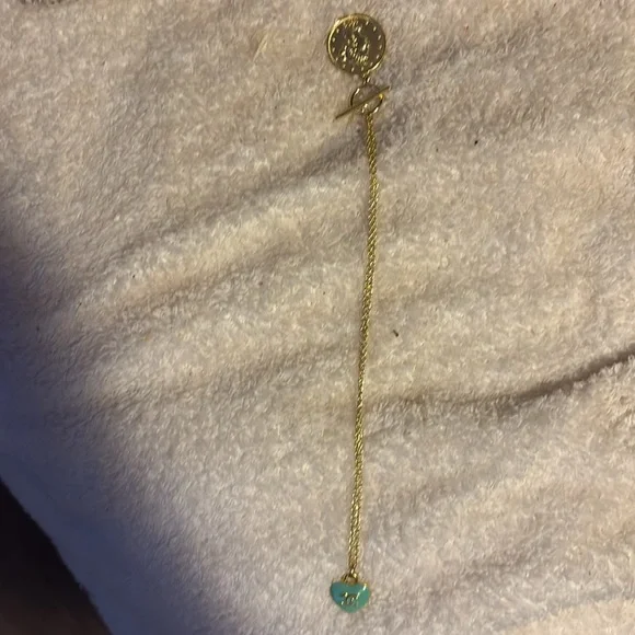 Green Heart Gold Necklace with Elegant Chain - Picture 3 of 3